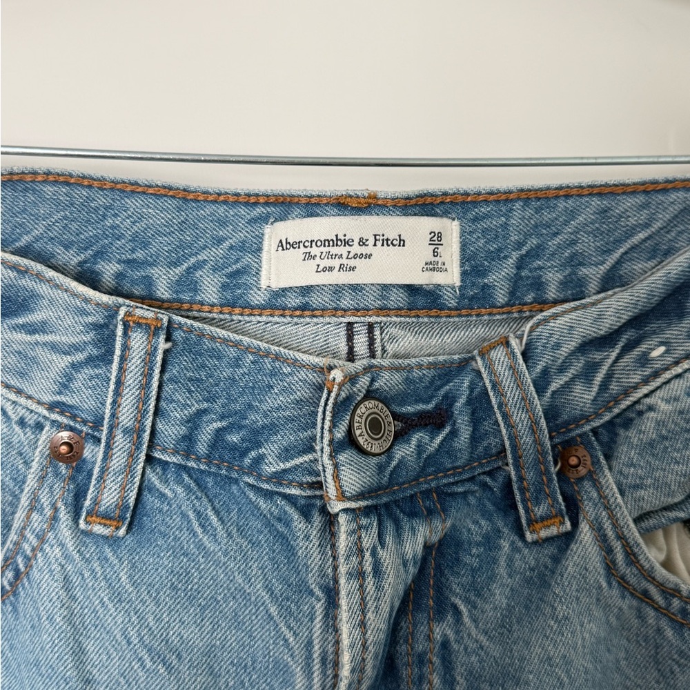 Abercrombie & Fitch Low Rise Ultra Loose Jeans